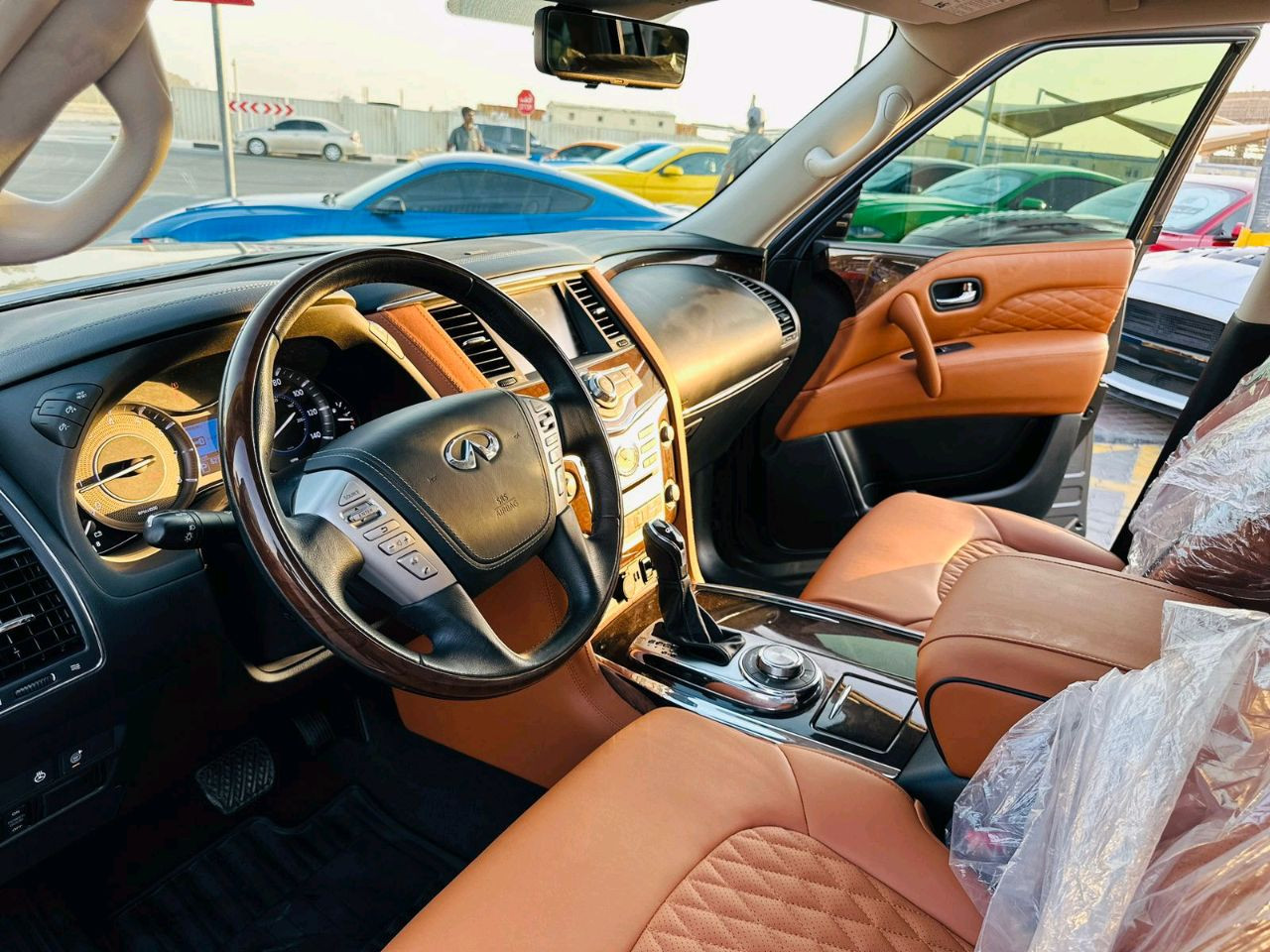 Infiniti QX80 - Image 12