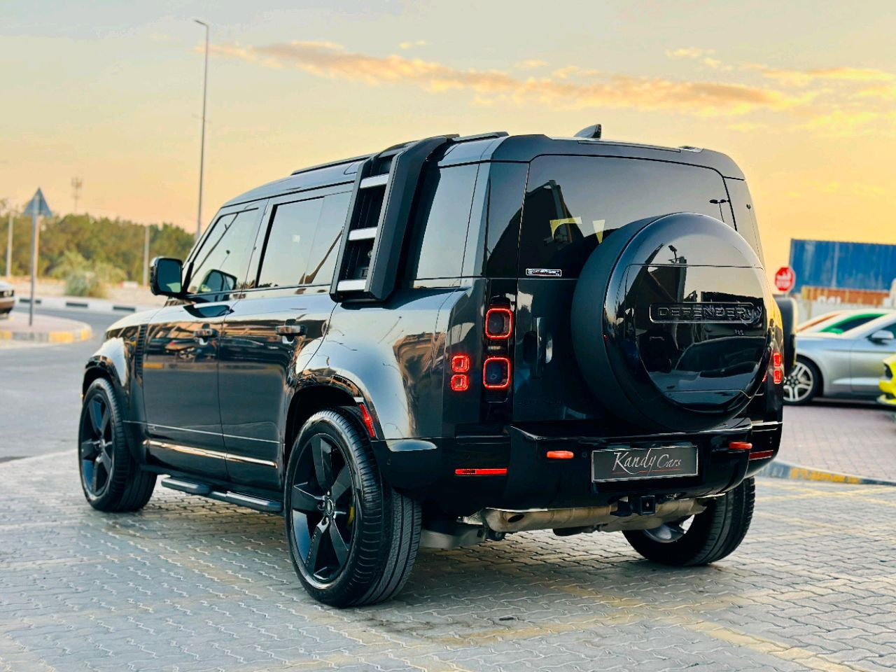 Land Rover Defender - Image 8