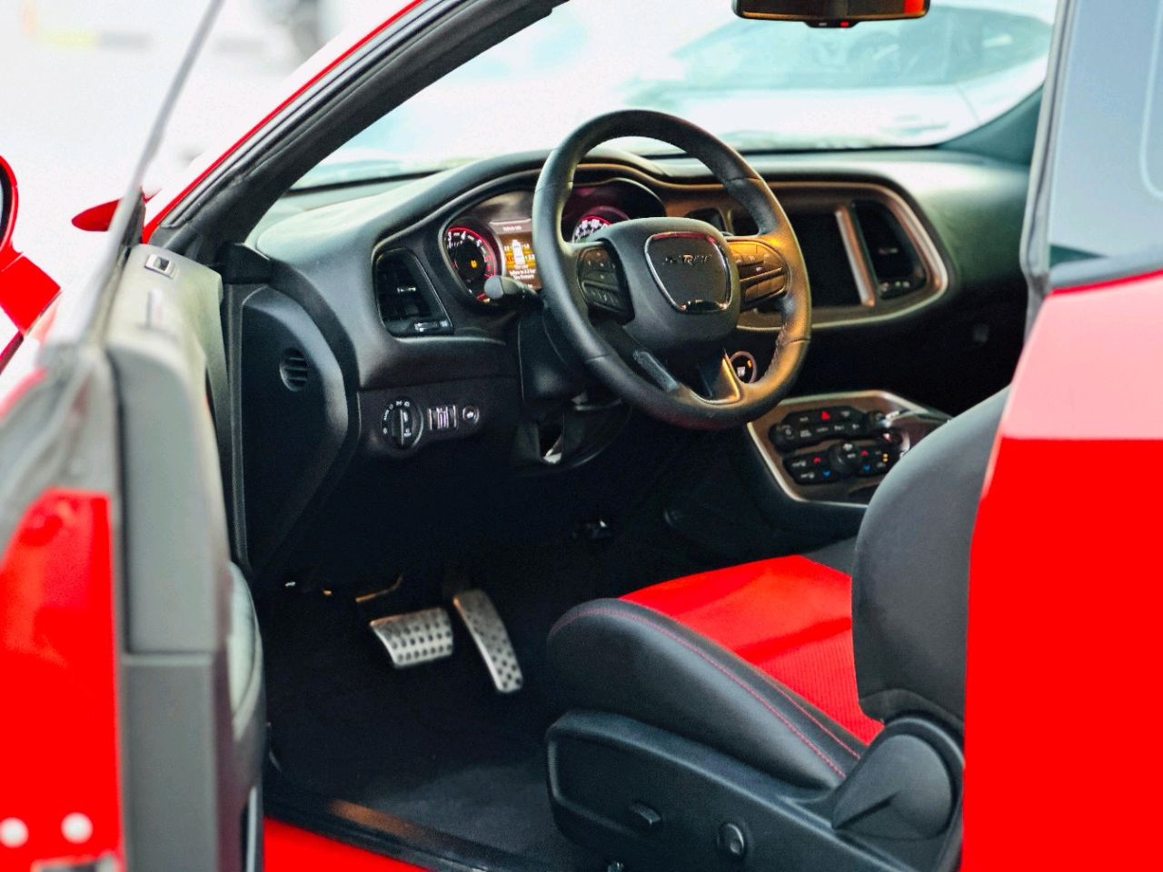 Dodge Challenger - Image 10