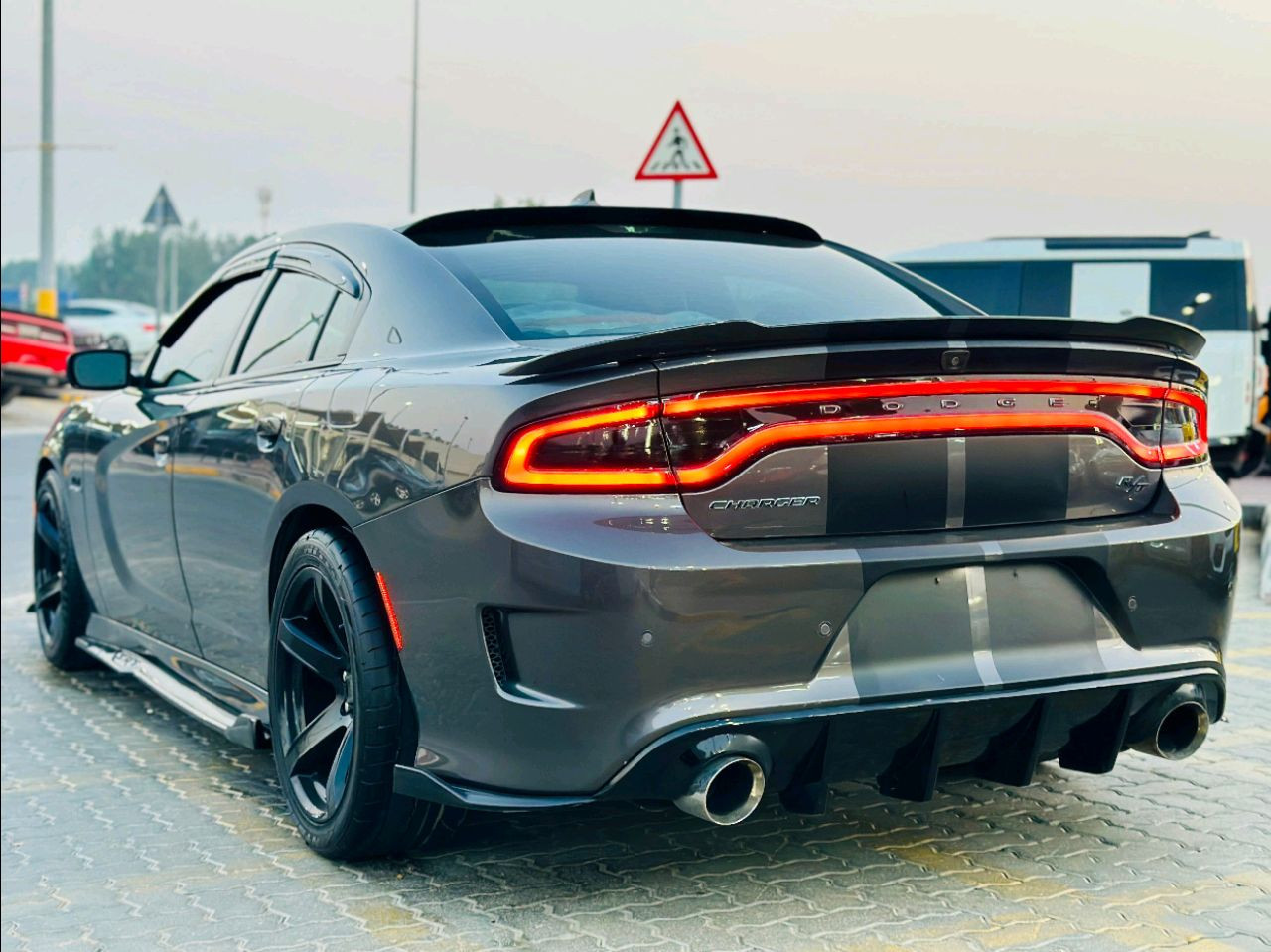 Dodge Charger - Image 18