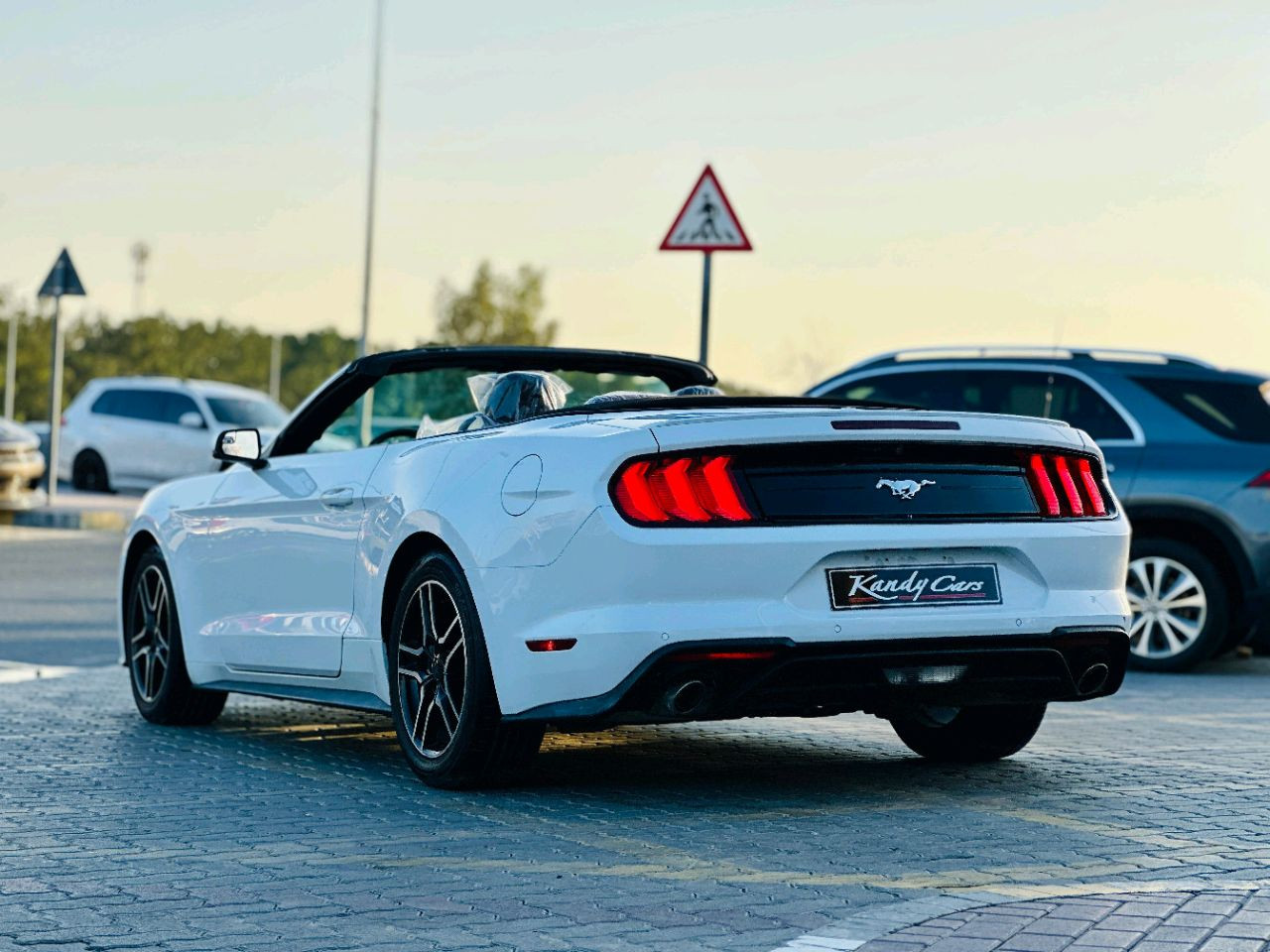 Ford Mustang - Image 4