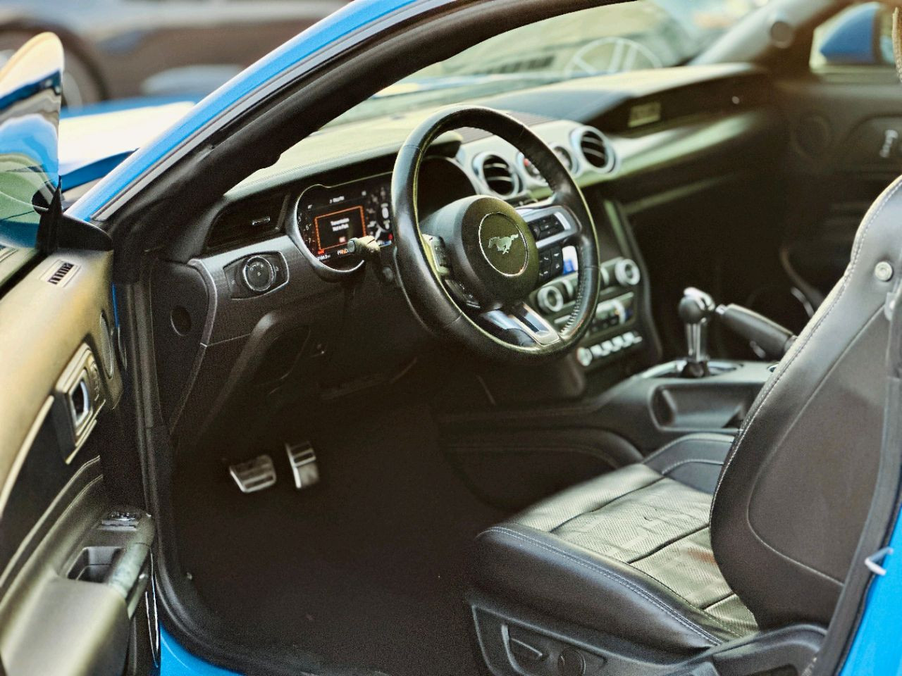 Ford Mustang - Image 11