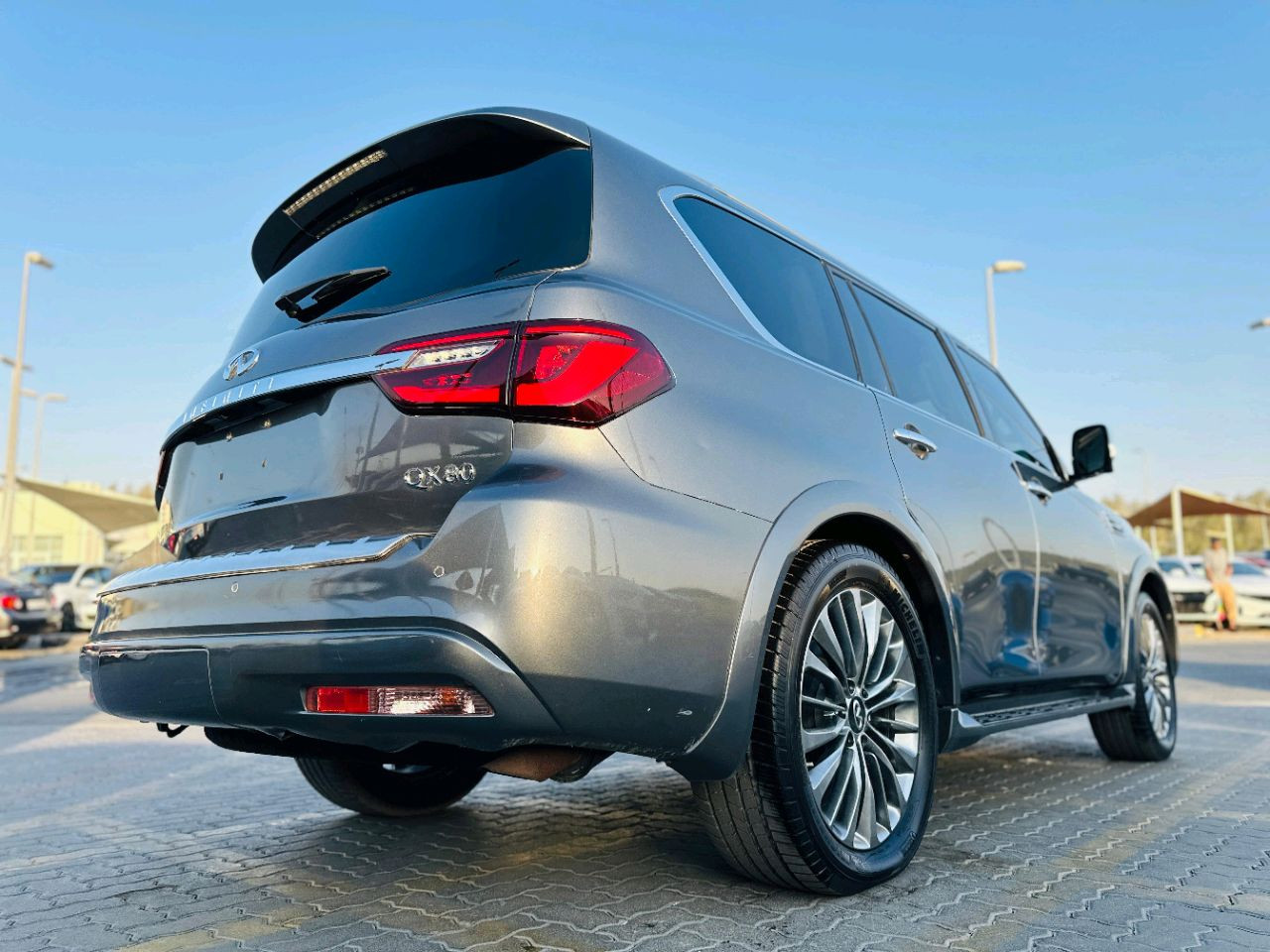 Infiniti QX80 - Image 8