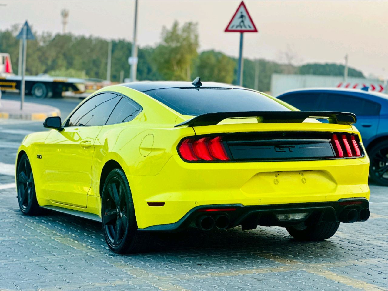 Ford Mustang - Image 8