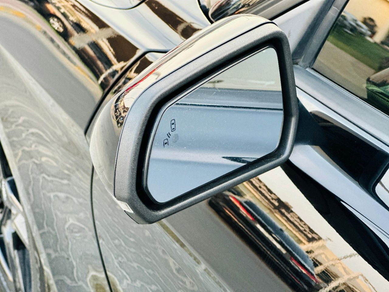 Ford Mustang - Image 10