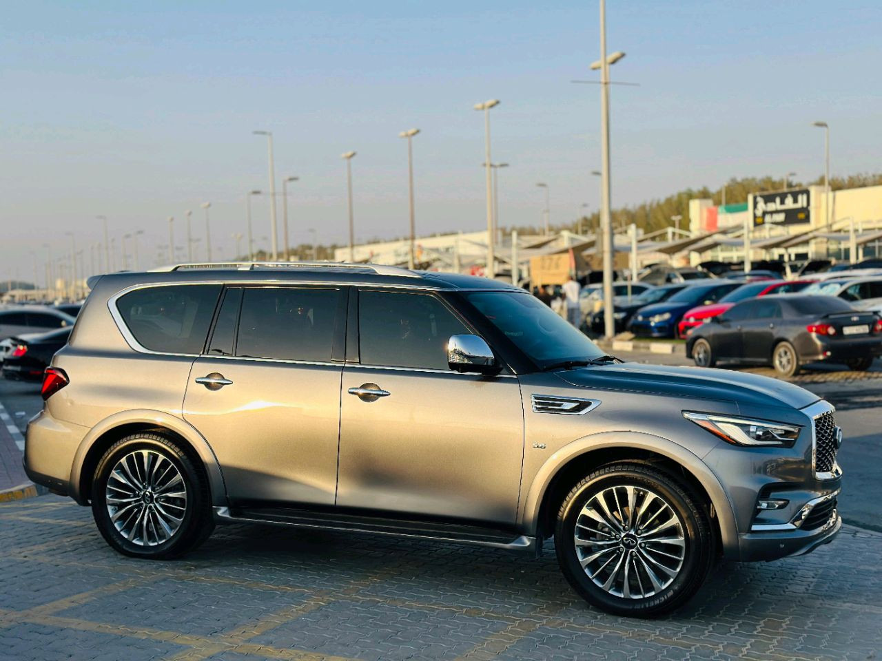 Infiniti QX80 - Image 6