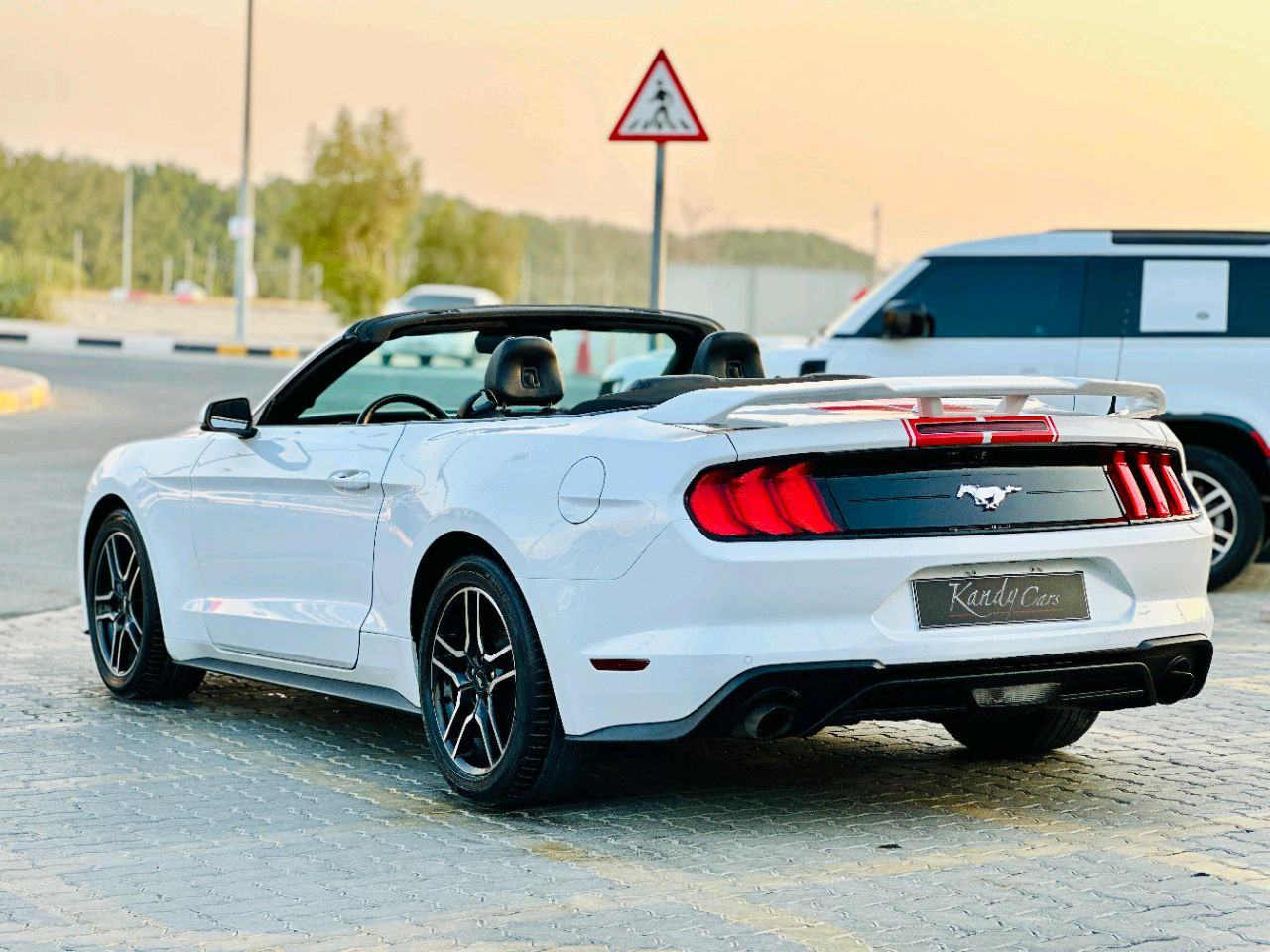 Ford Mustang - Image 8
