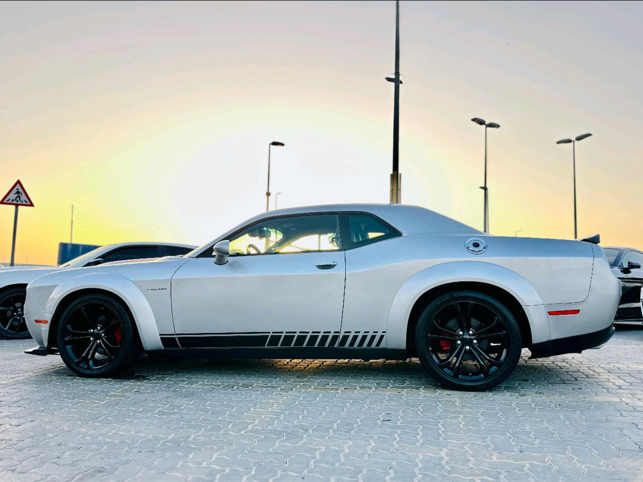 Dodge Challenger - Image 9