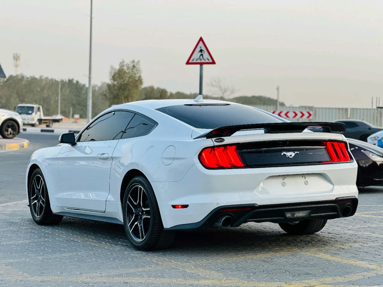 Ford Mustang - Image 8