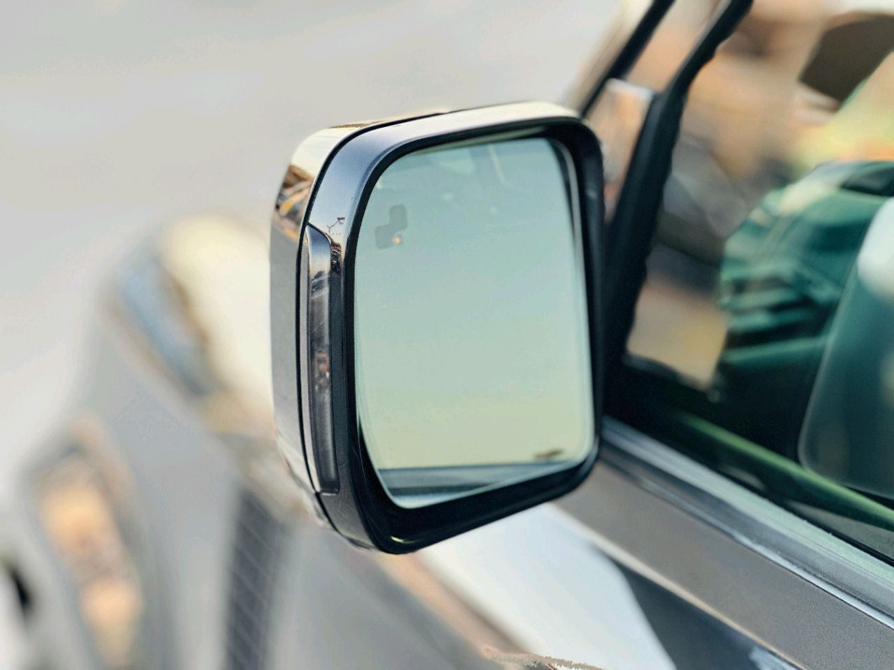 Land Rover Defender - Image 10
