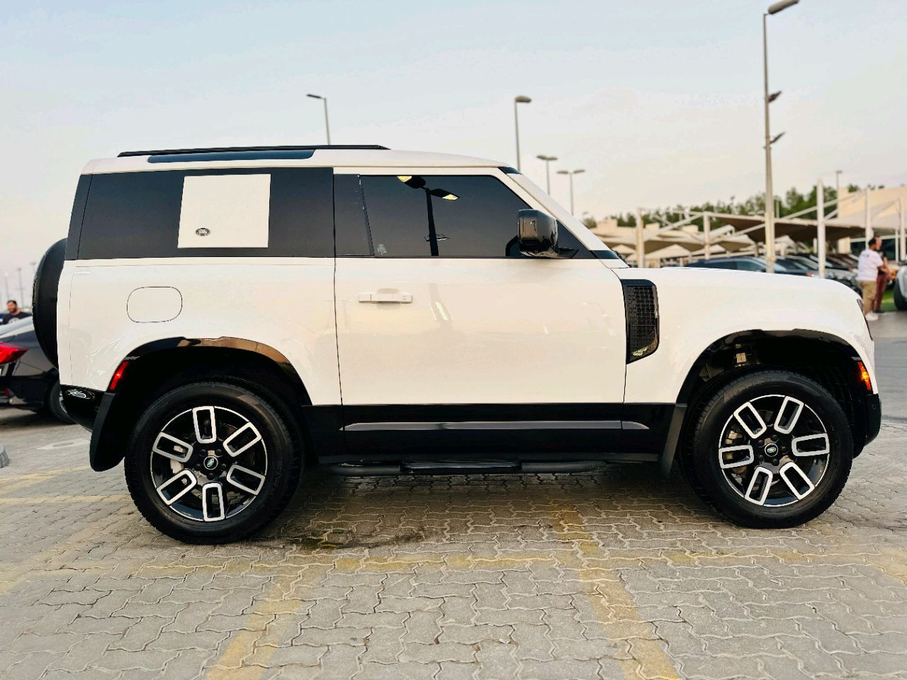 Land Rover Defender - Image 5
