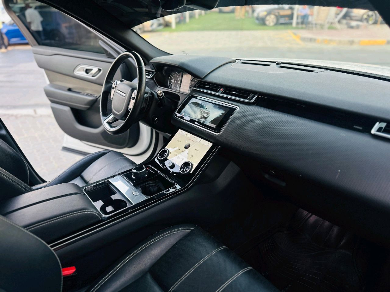 Range Rover VELAR - Image 12