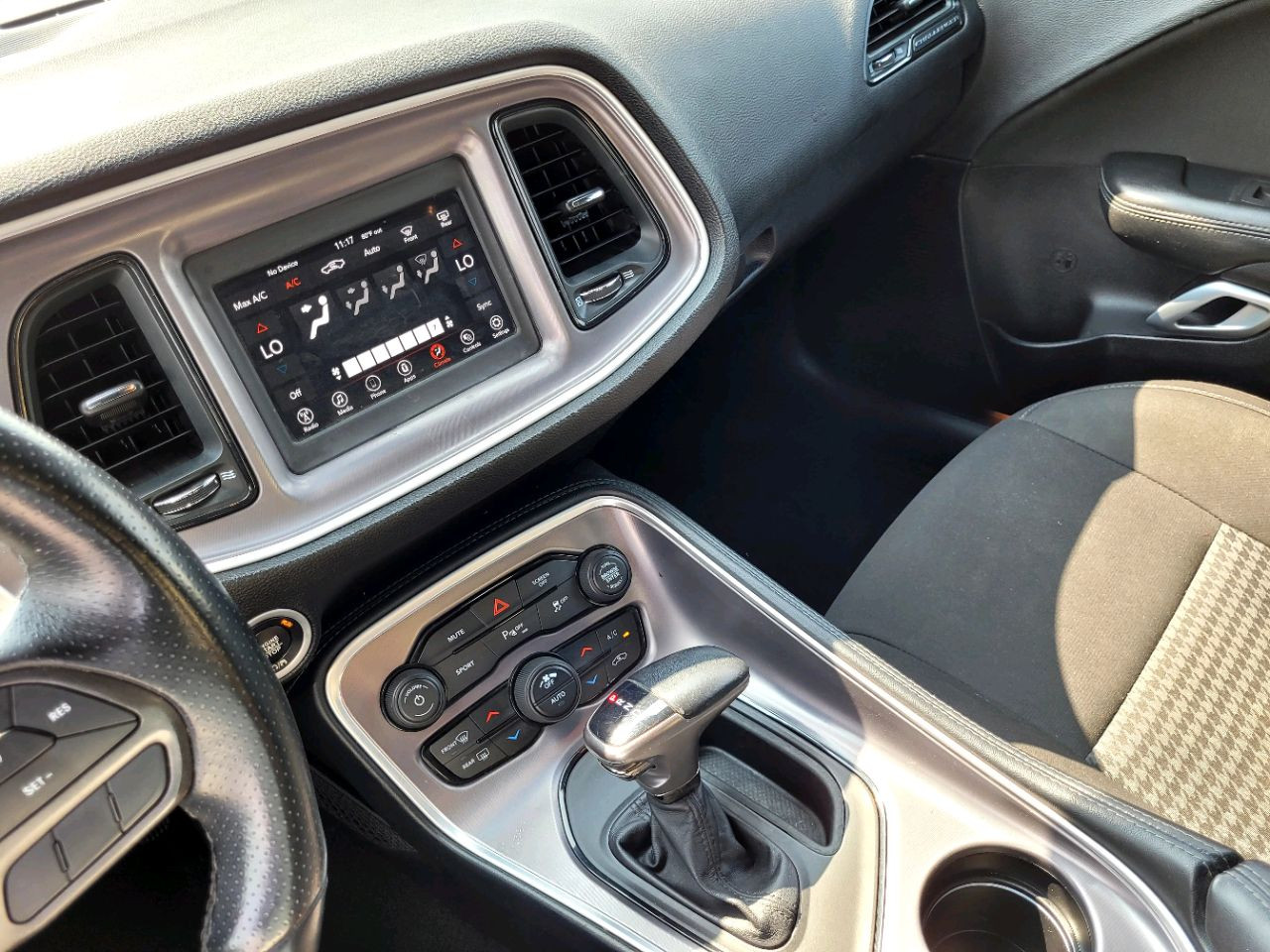 Dodge Challenger - Image 10