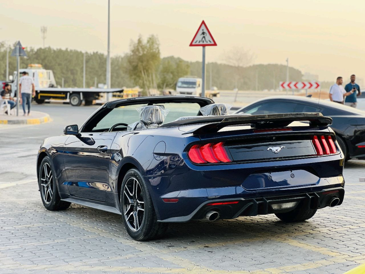 Ford Mustang - Image 8