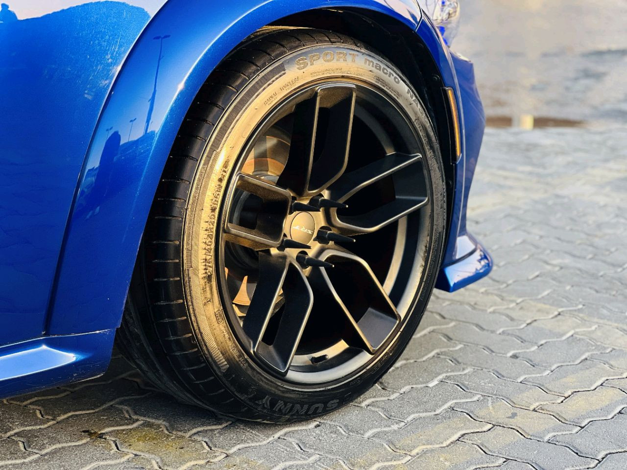 Dodge Charger - Image 9