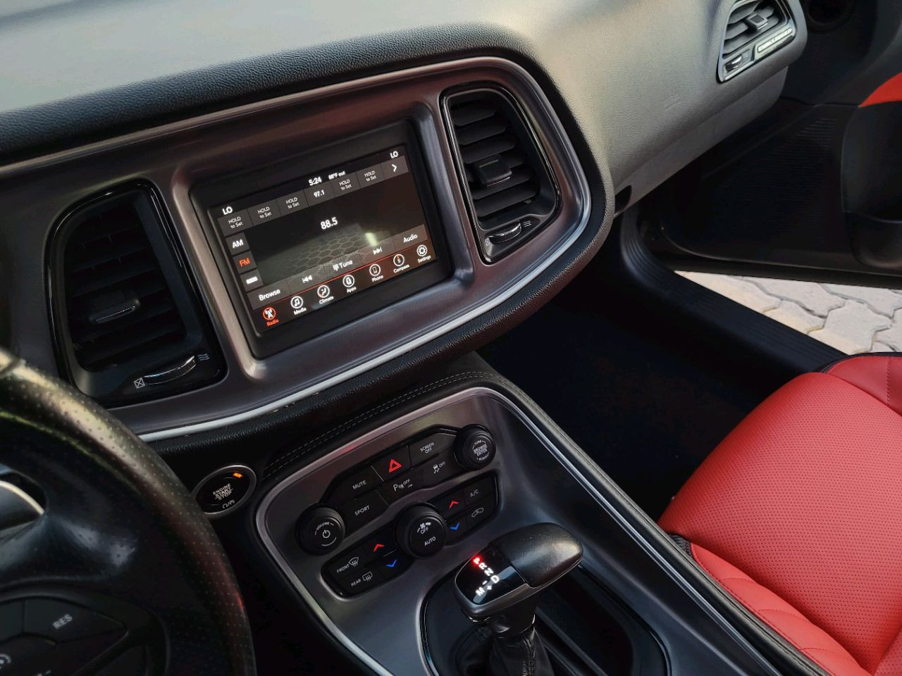Dodge Challenger - Image 9