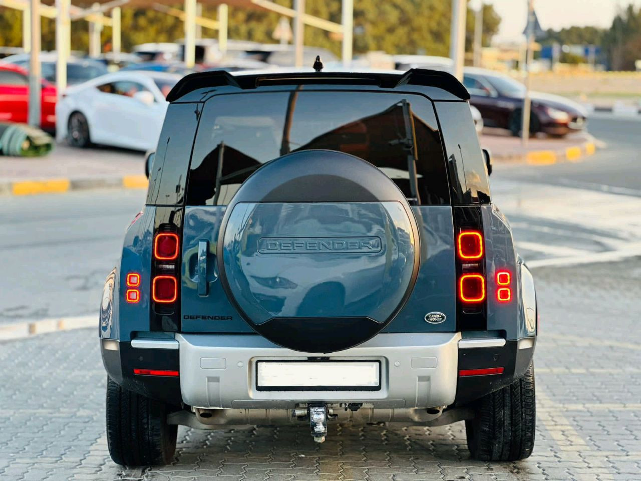 Land Rover Defender - Image 8
