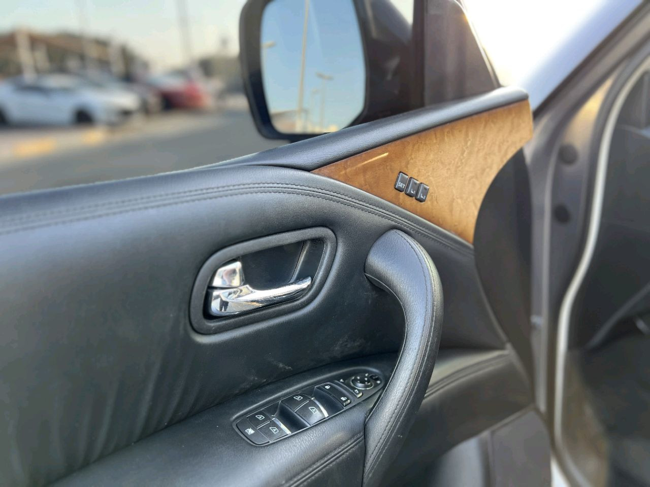 Infiniti QX80 - Image 6