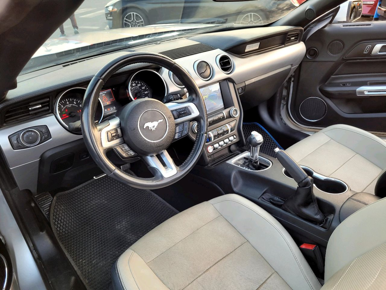 Ford Mustang - Image 7