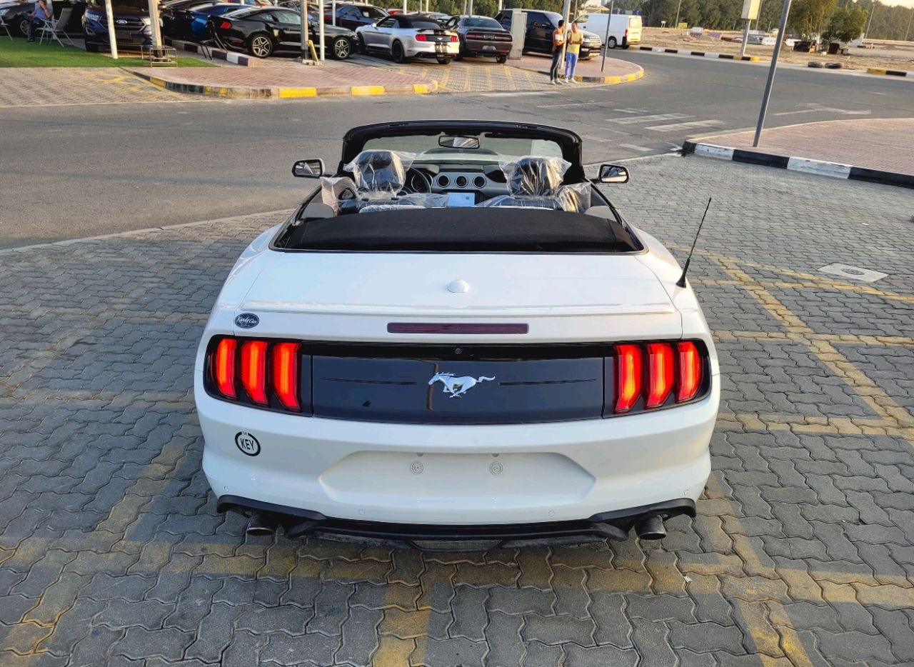 Ford Mustang - Image 8