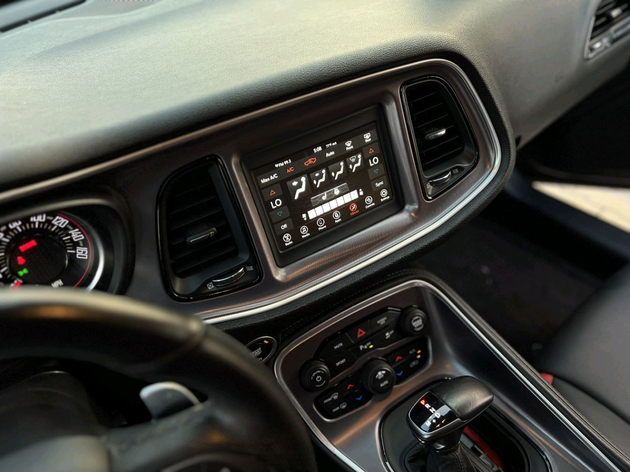 Dodge Challenger - Image 10