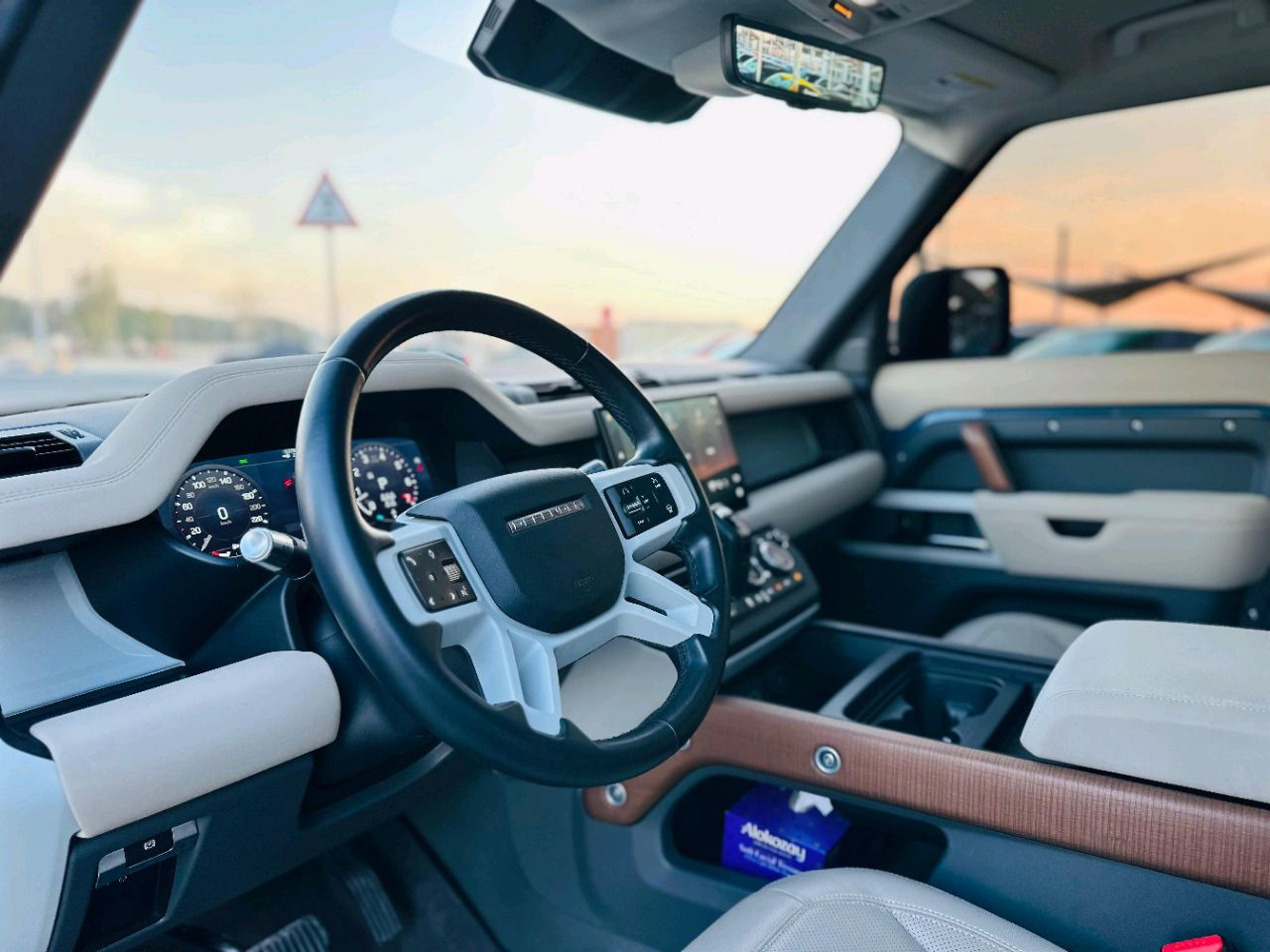 Land Rover Defender - Image 10