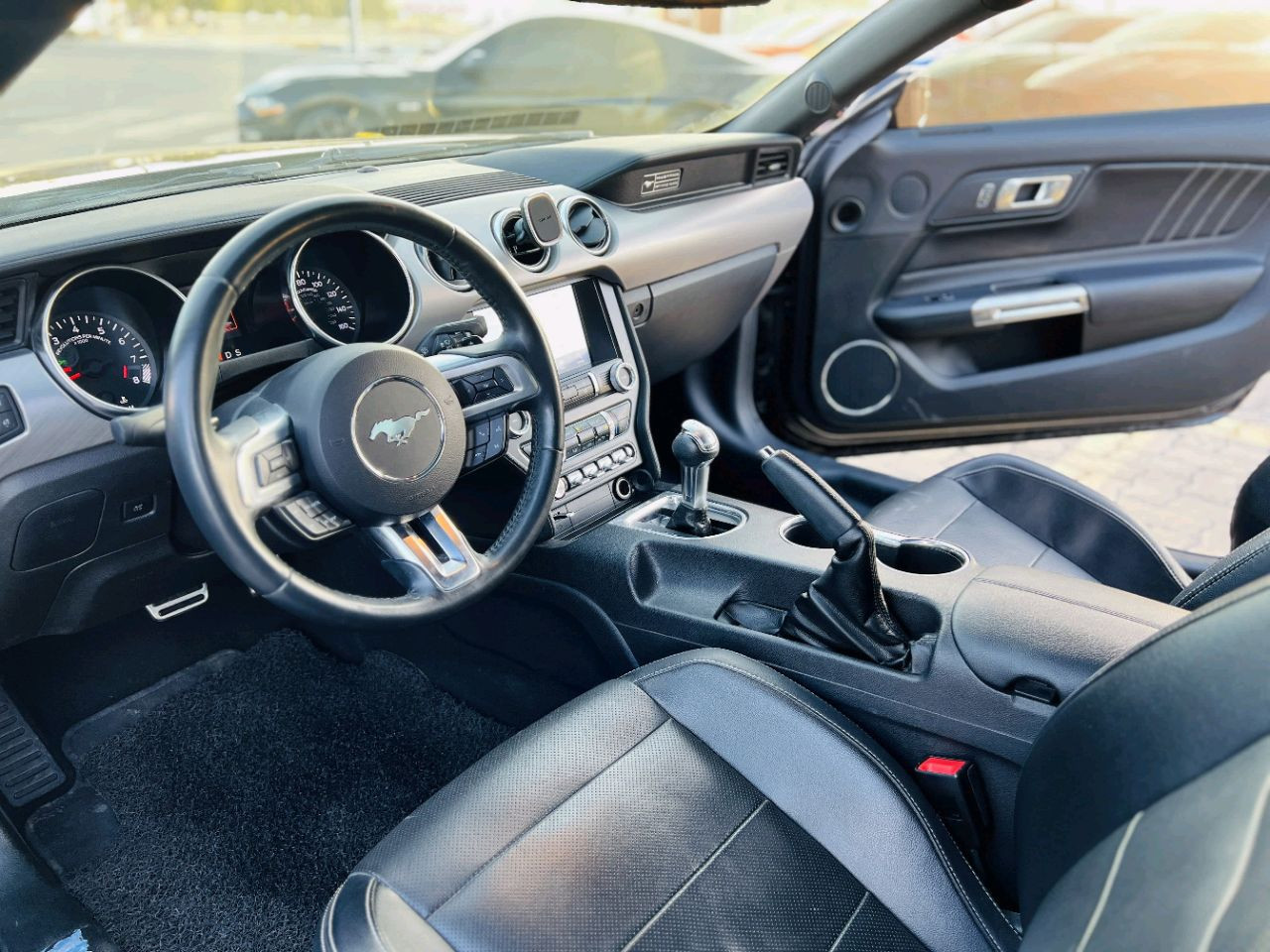 Ford Mustang - Image 9