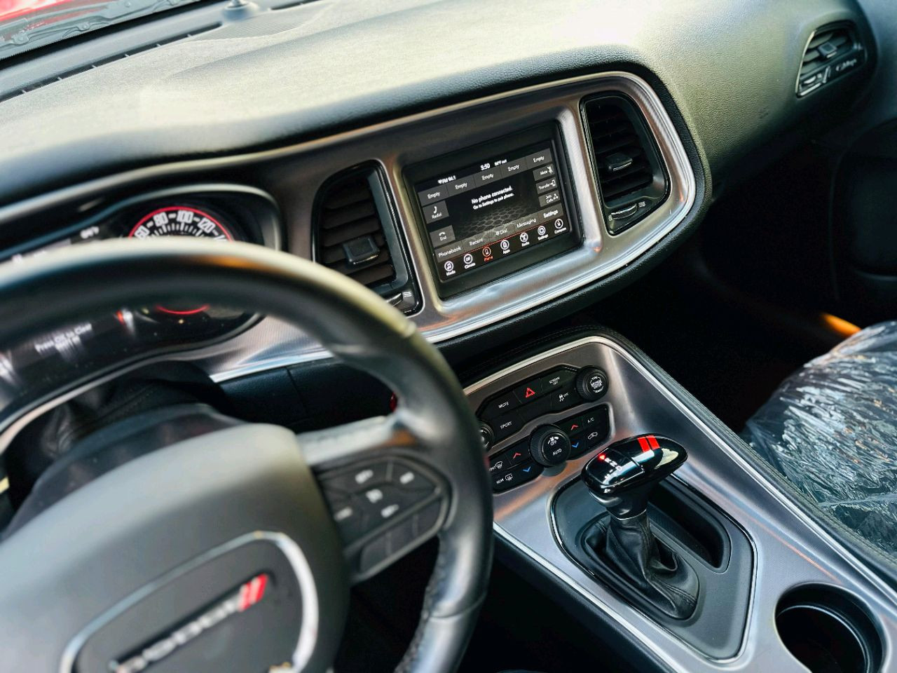 Dodge Challenger - Image 12