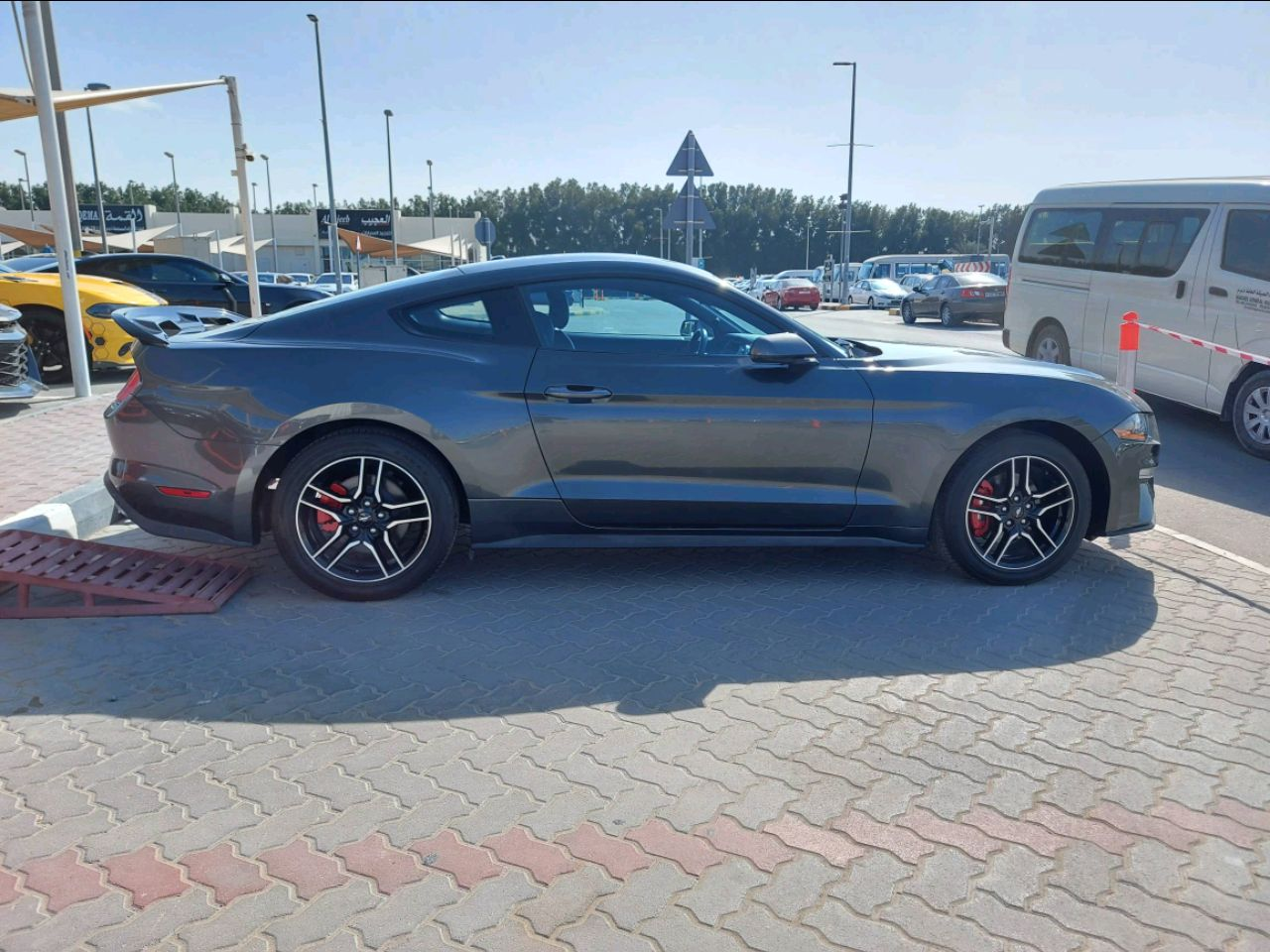 Ford Mustang - Image 5