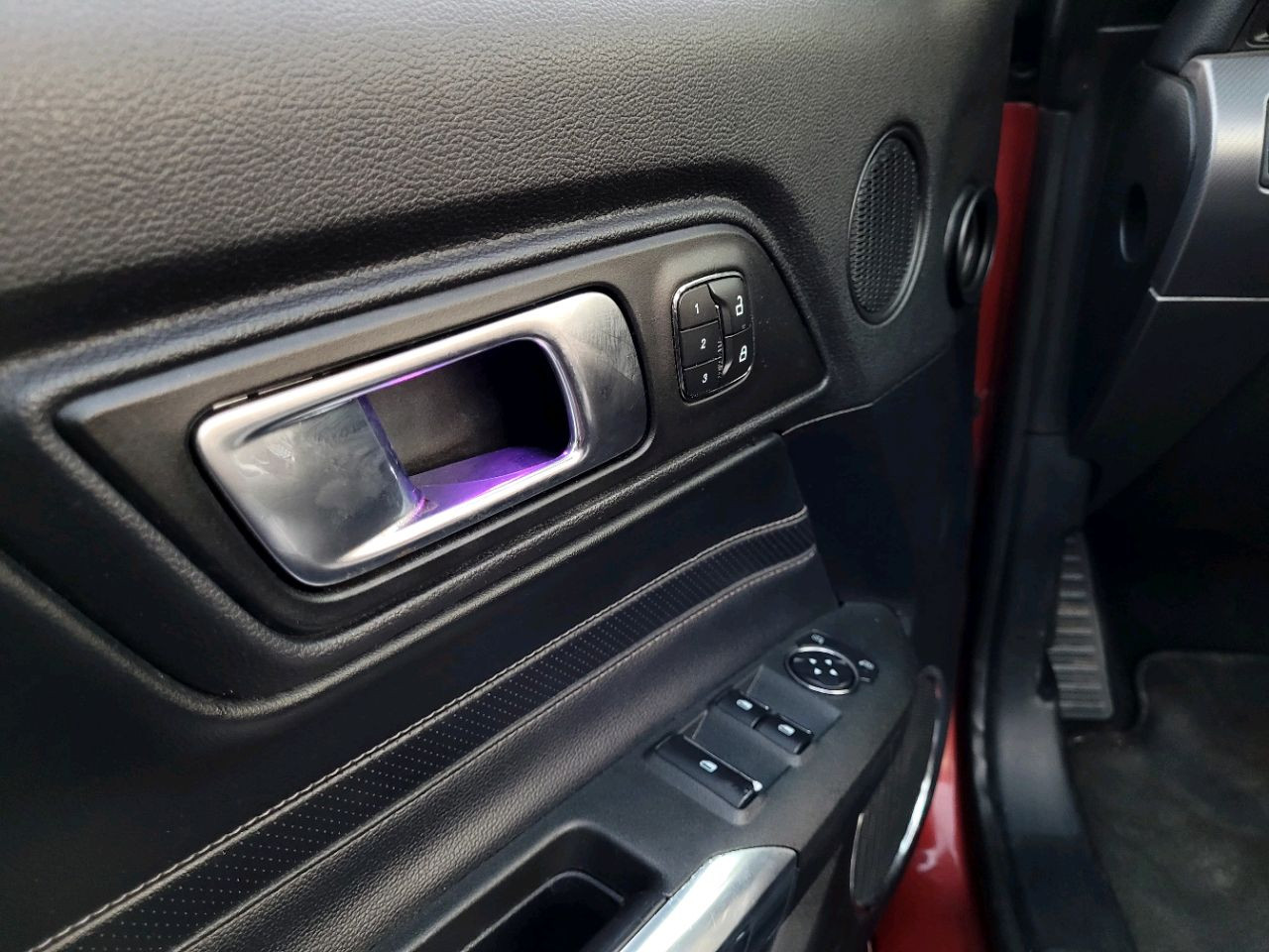 Ford Mustang - Image 3