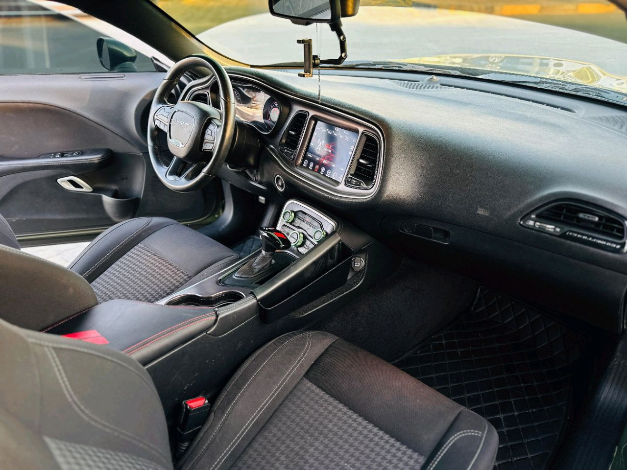 Dodge Challenger - Image 10