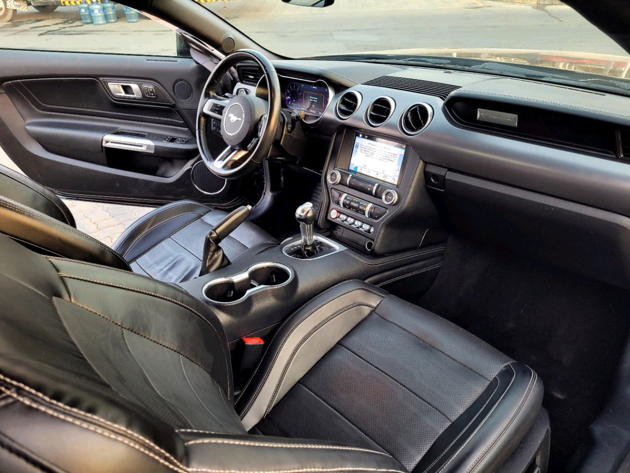 Ford Mustang - Image 9