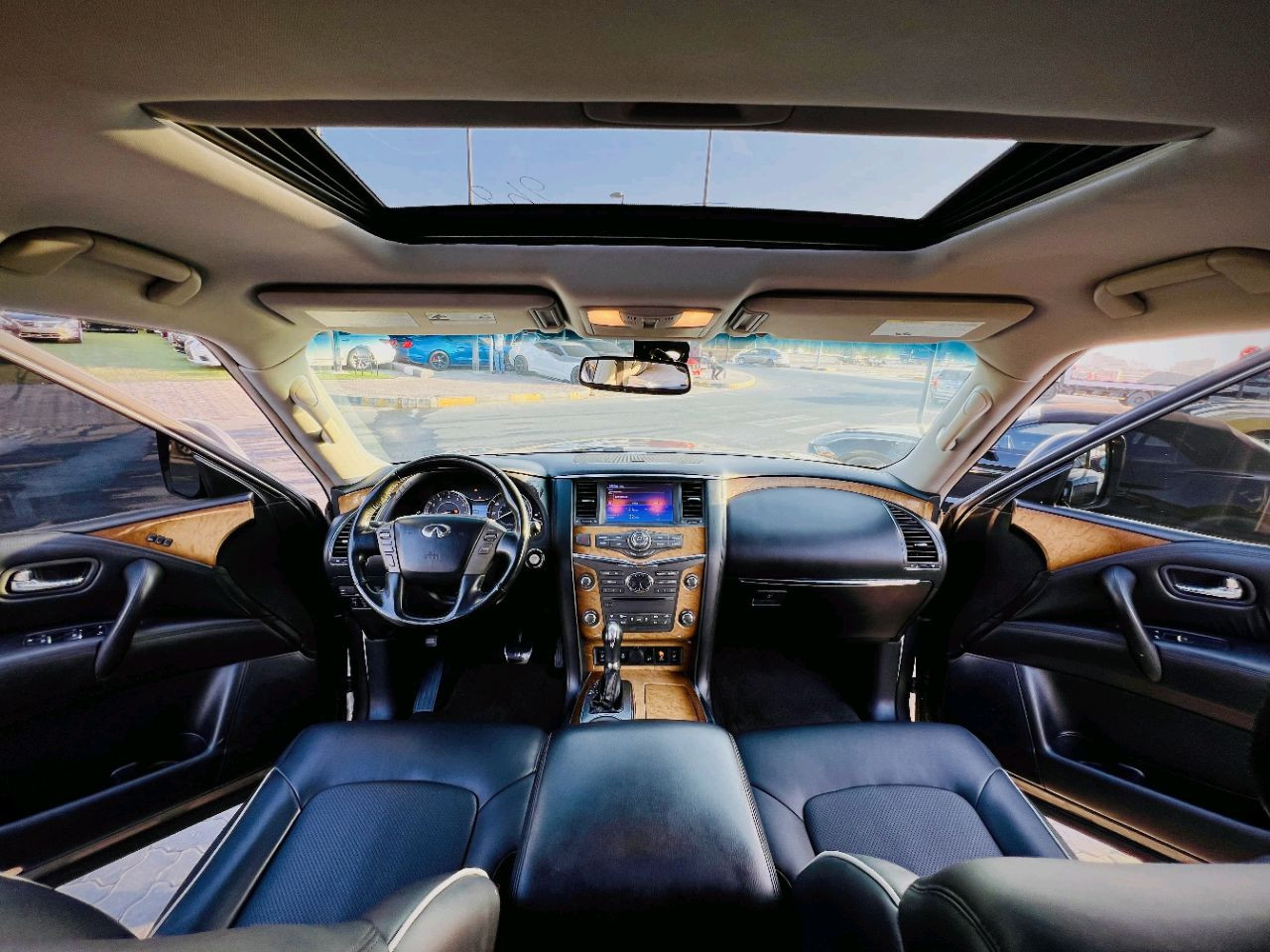 Infiniti QX80 - Image 4