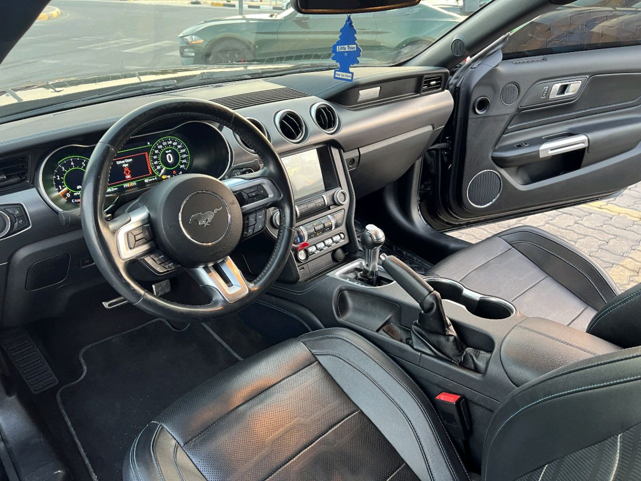 Ford Mustang - Image 8