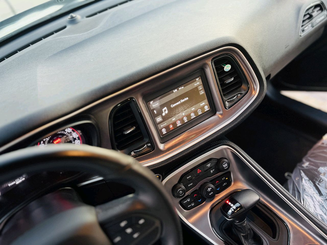 Dodge Challenger - Image 12