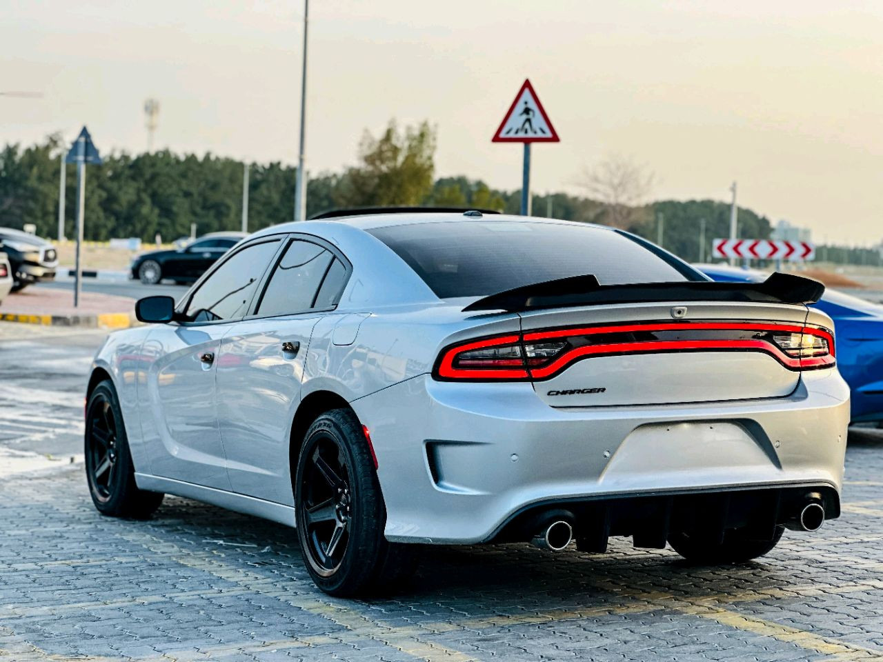 Dodge Charger - Image 8