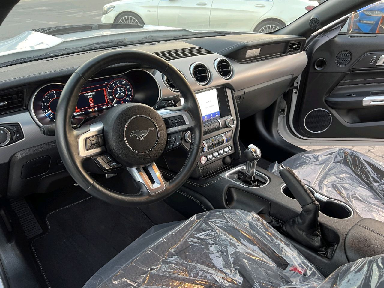 Ford Mustang - Image 10