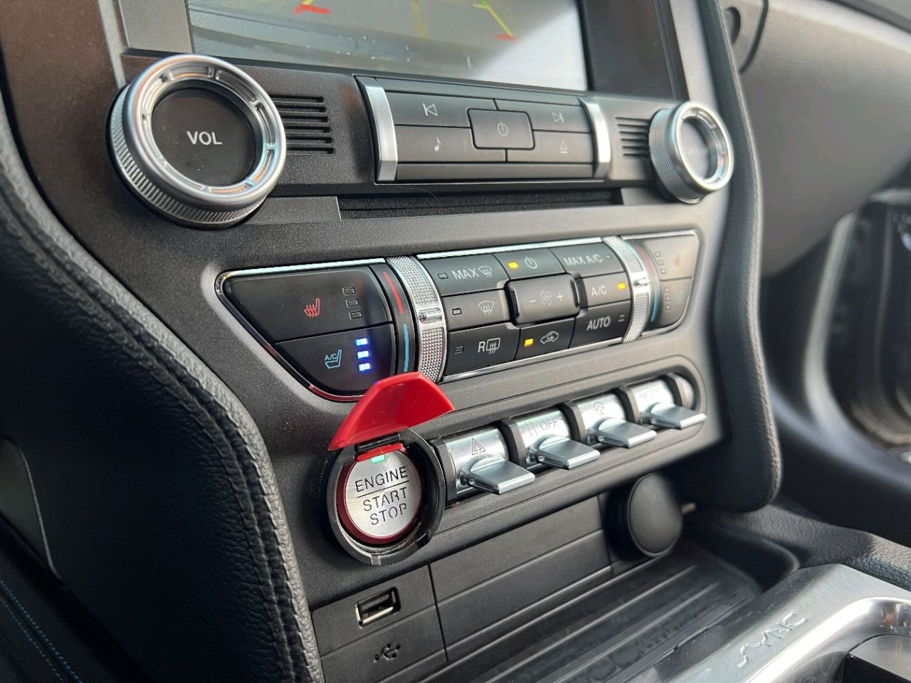 Ford Mustang - Image 11