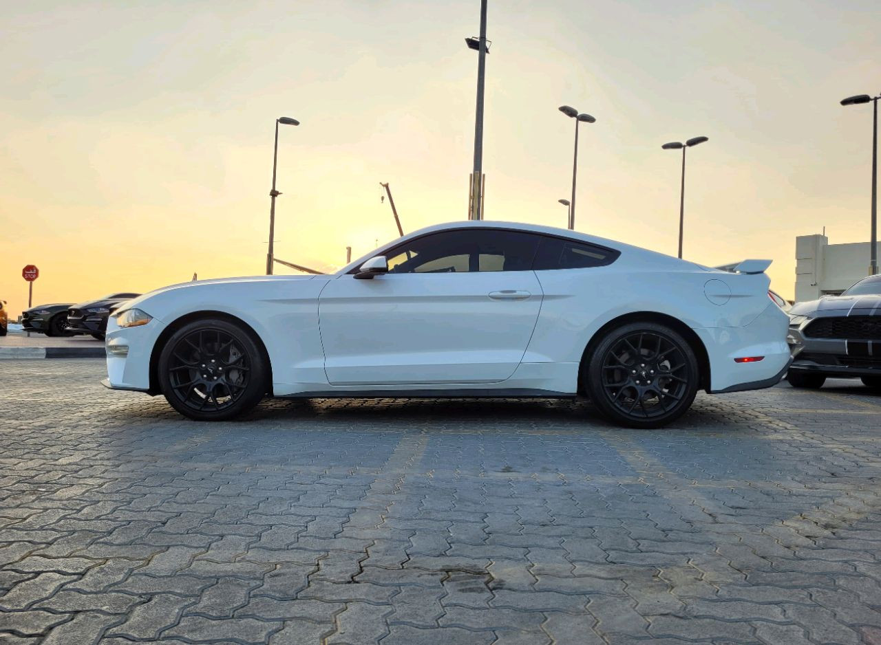 Ford Mustang - Image 9