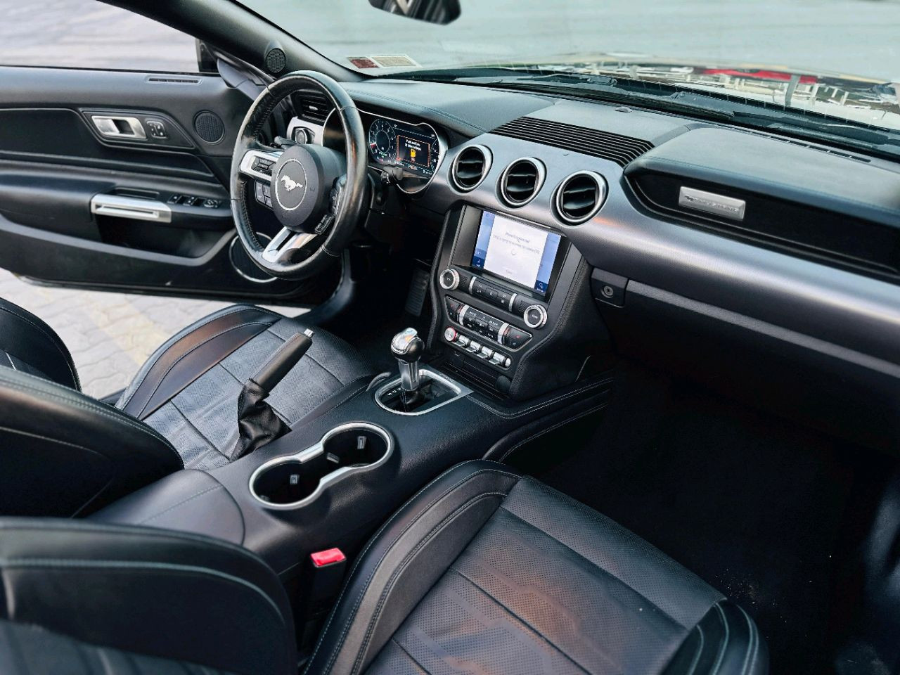 Ford Mustang - Image 10