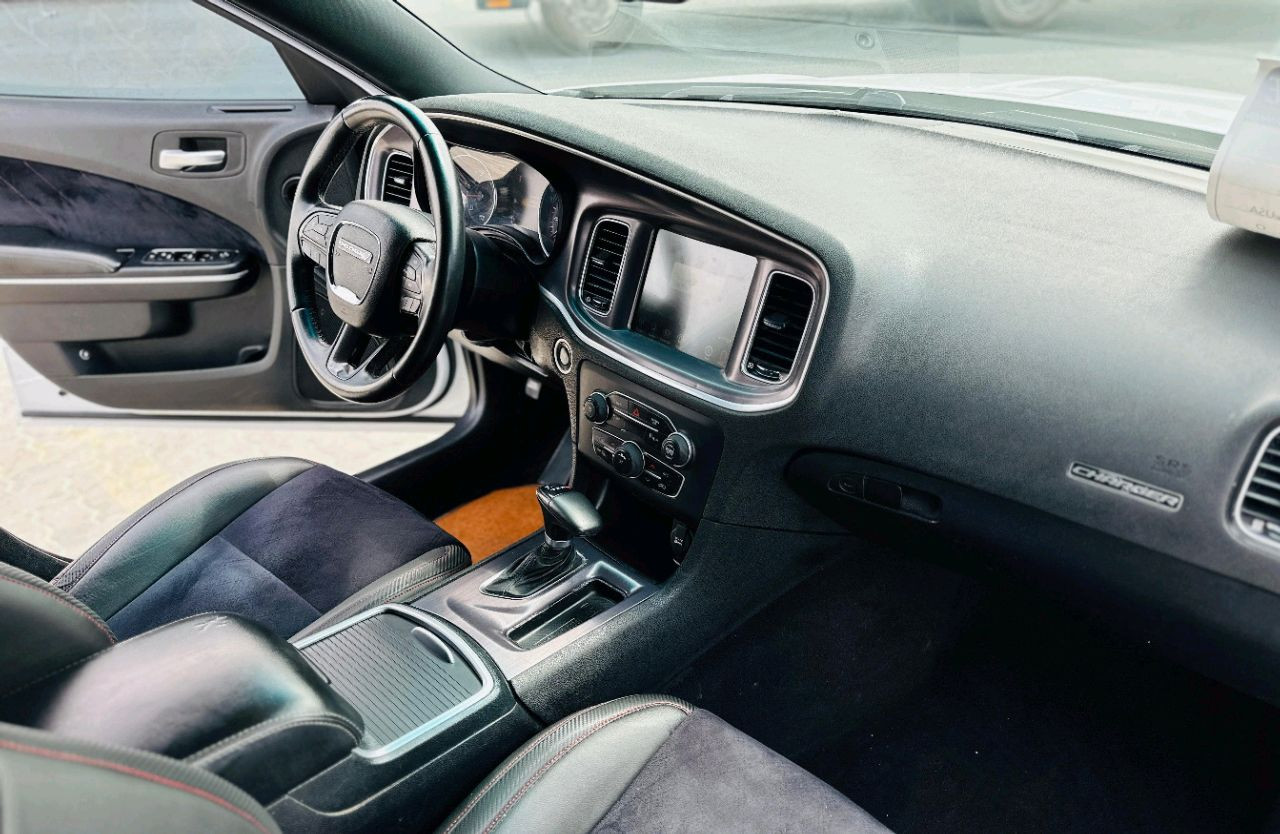 Dodge Charger - Image 10