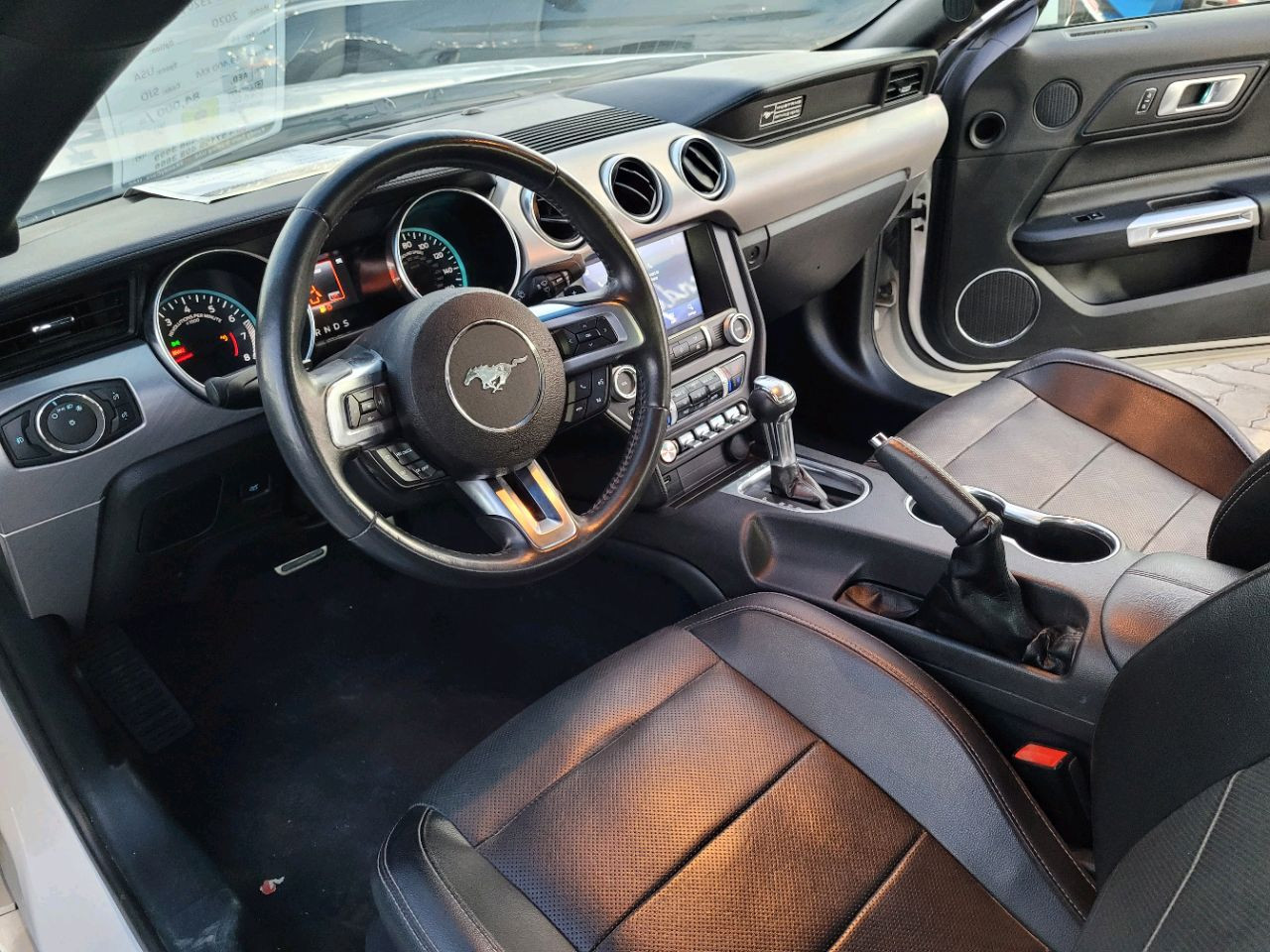 Ford Mustang - Image 9