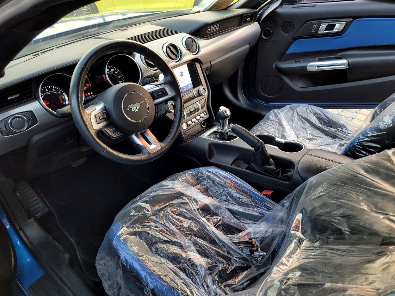 Ford Mustang - Image 8