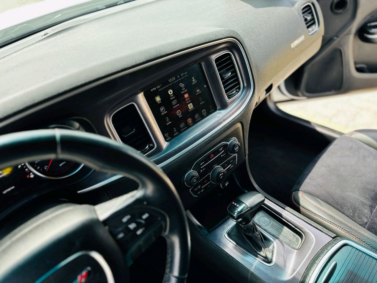 Dodge Charger - Image 11