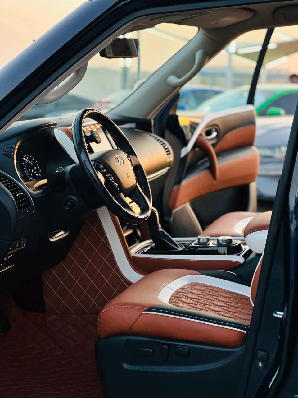 Infiniti QX80 - Image 10