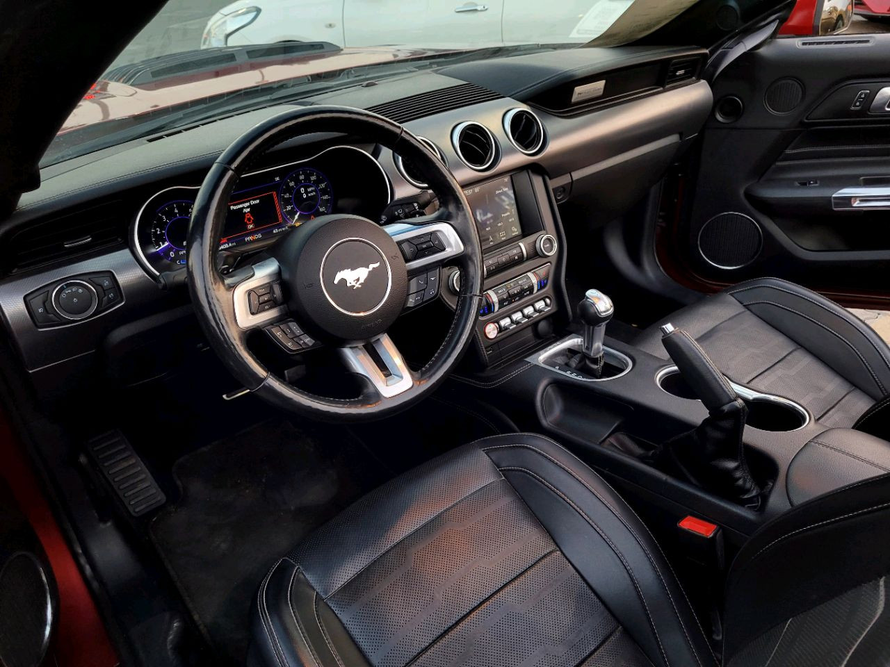 Ford Mustang - Image 4