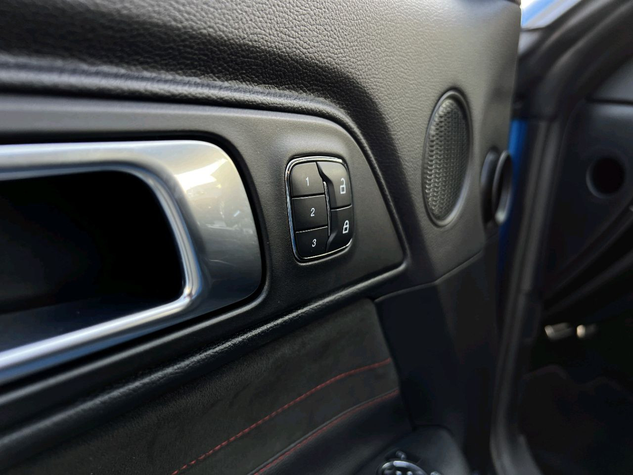 Ford Mustang - Image 15