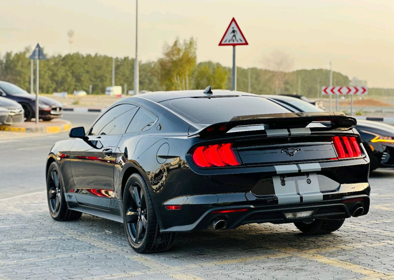 Ford Mustang - Image 8