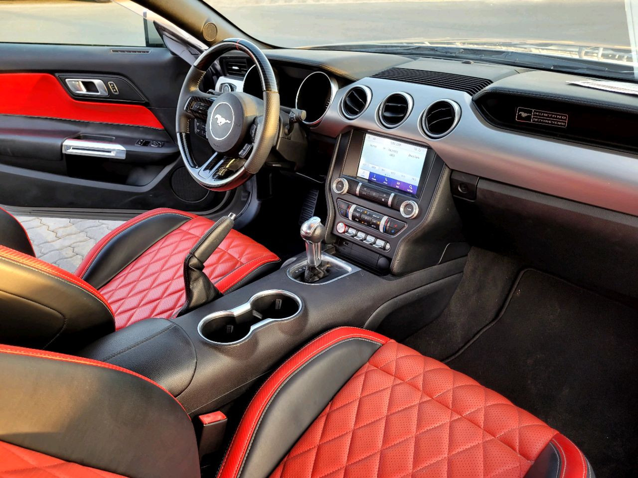 Ford Mustang - Image 10