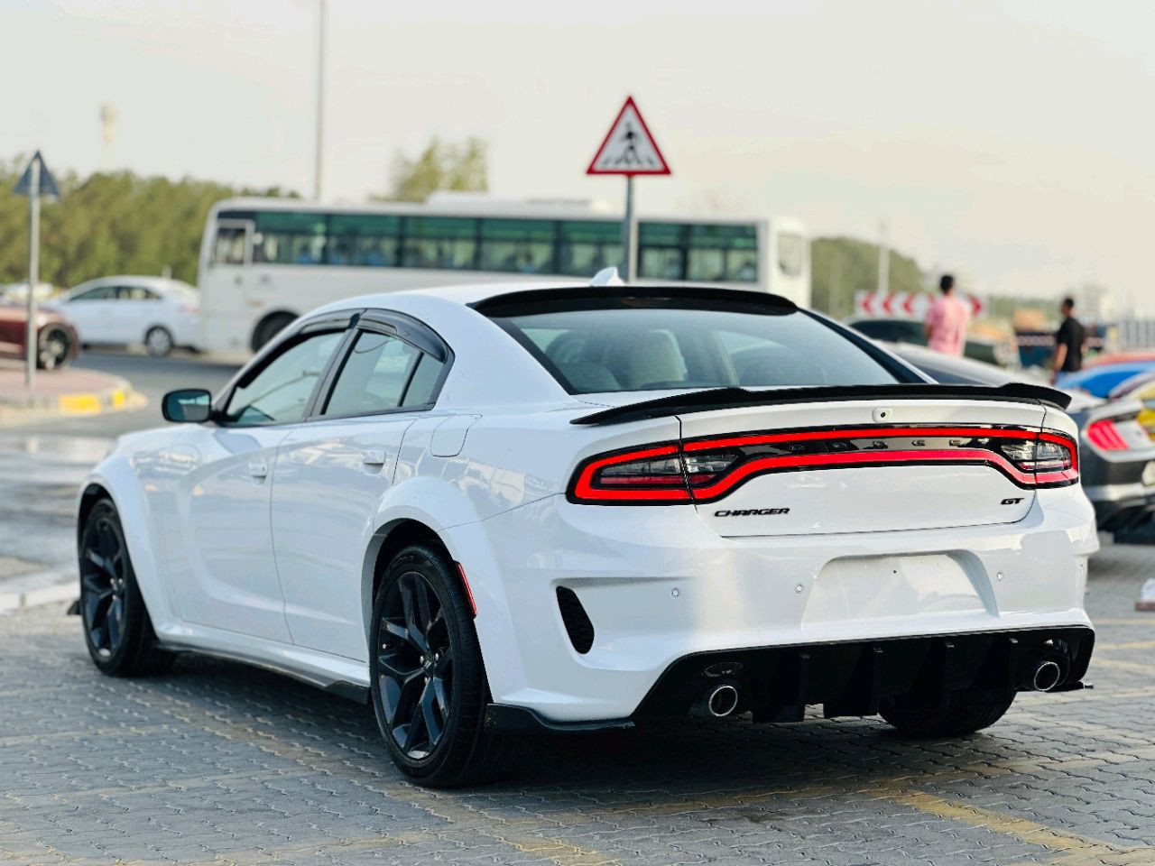 Dodge Charger - Image 8